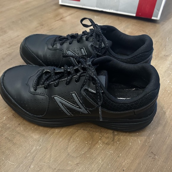 New Balance WW411BK2 Walking Shoes Womens Size 8.5 Comfort Sneakers - Picture 4 of 9